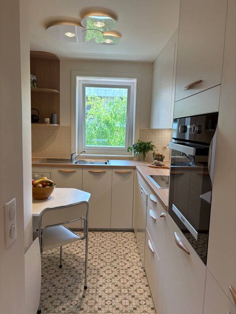 Une cuisine éclaircie : Après