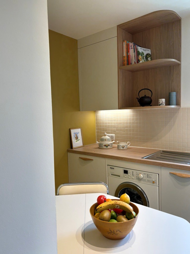 Une cuisine éclaircie, l’autre coté : Après