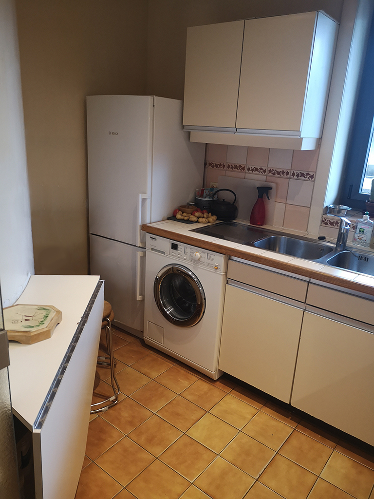 Une cuisine éclaircie, l’autre coté : Avant