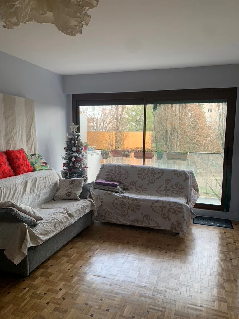 Tout revoir dans le salon - Avant